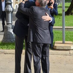 El Rey Felipe VI y Abdalá de Jordania se abrazan en la reunión del Proceso de Áqaba en Córdoba