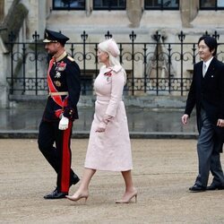 Haakon y Mette-Marit de Noruega y Akishino y Kiko de Japón en la coronación de Carlos III