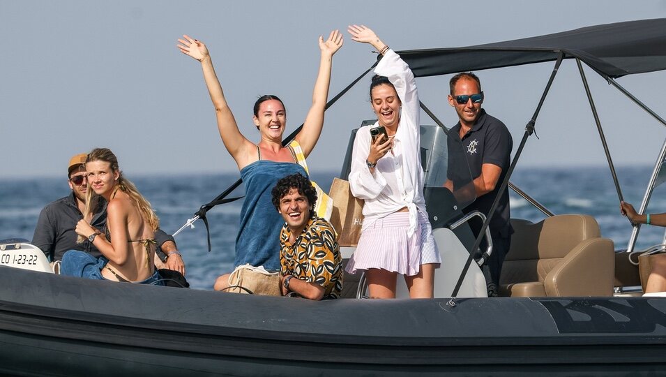 Victoria Federica con su amiga Rocío Laffón y Tomás Páramo en Formentera