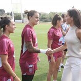 La Reina Letizia saludando a las jugadoras de la Selección Nacional de Fútbol Femenino