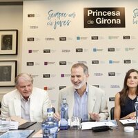 Los Reyes Felipe y Letizia en la reunión con los miembros del Consejo Asesor de la Fundación Princesa de Girona