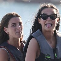 Victoria Federica hace burla a los paparazzi en una moto acuática en Ibiza