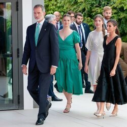 Los Reyes, la Princesa Leonor y la Infanta Sofía en su llegada a los Premios Princesa de Girona