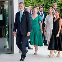 Los Reyes, la Princesa Leonor y la Infanta Sofía en su llegada a los Premios Princesa de Girona