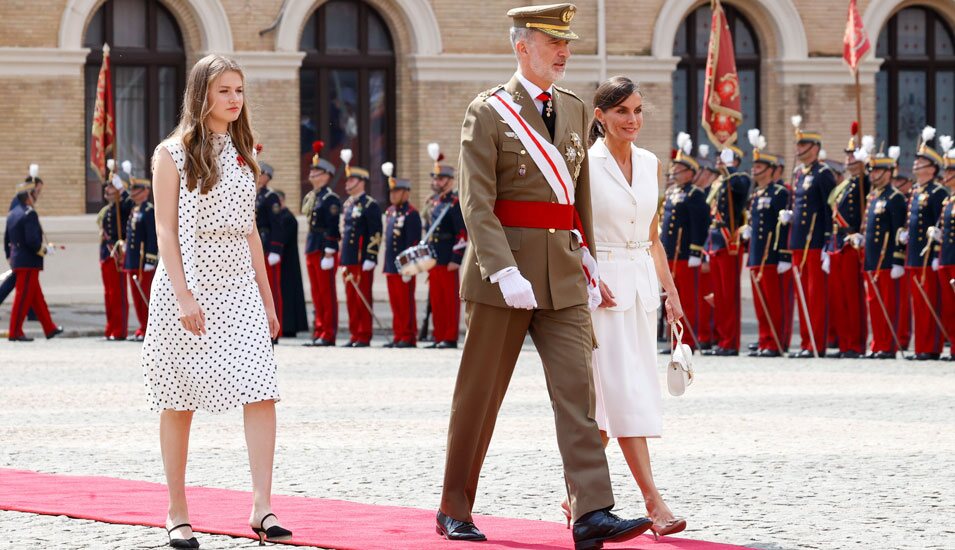 La Princesa Leonor sigue a los Reyes Felipe y Letizia en la entrega de Despachos en la Academia de Zaragoza