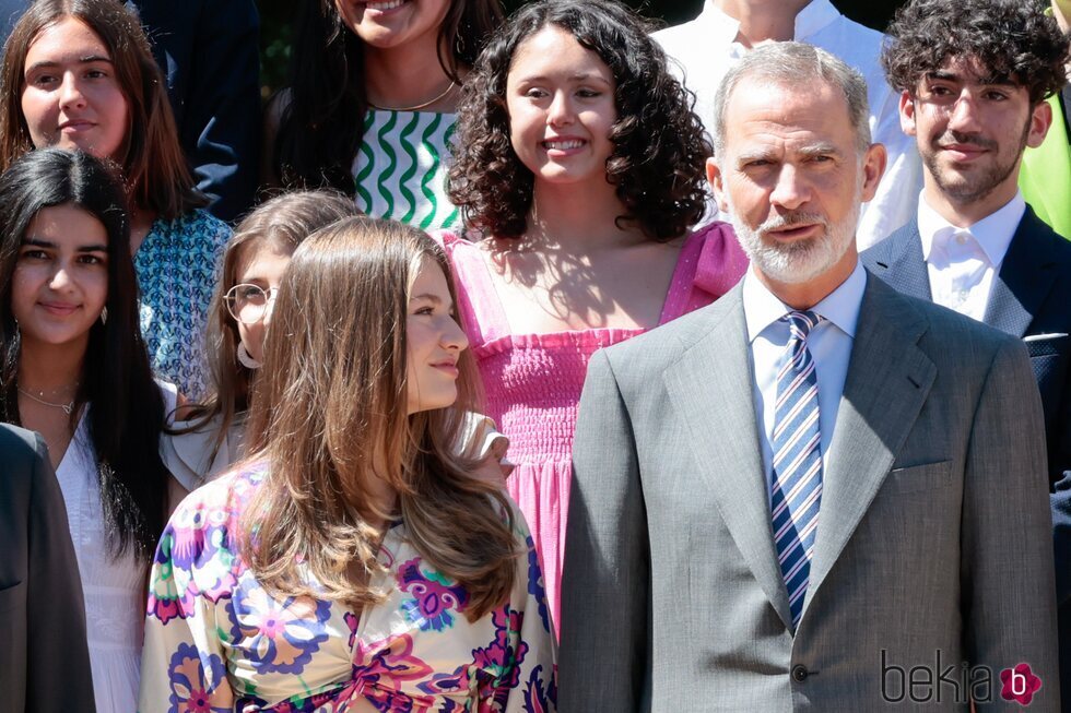 La Princesa Leonor mira a Felipe VI en la audiencia al Patronato de los Colegios del Mundo en La Zarzuela