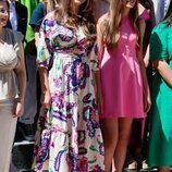 La Princesa Leonor y la Infanta Sofía, muy sonrientes en la audiencia con alumnos del UWC Atlantic College en La Zarzuela