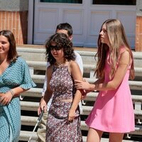 La Infanta Sofía acompaña a una compañera invidente del UWC Atlantic College en La Zarzuela
