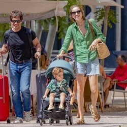 Quim Gutiérrez y Paula Willem de vacaciones con su hijo