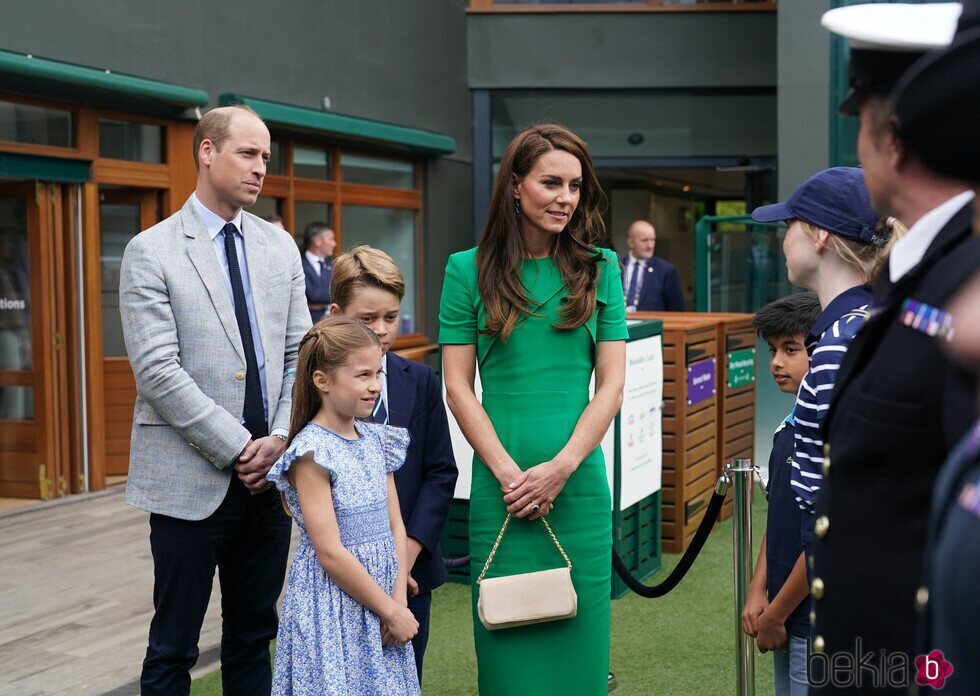 El Príncipe Guillermo y Kate Middleton y sus hijos George y Charlotte en la final de Wimbledon 2023