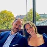 Haakon de Noruega y su hija Ingrid Alexandra de Noruega en sus vacaciones de verano