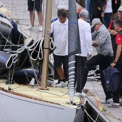 El Rey Juan Carlos se sube al barco en Sanxenxo en su tercera visita a España