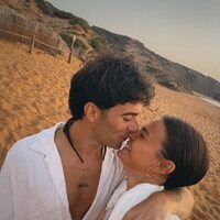 Laura Escanes y Álvaro de Luna, románticos en sus vacaciones en Menorca