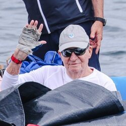 El Rey Juan Carlos termina su jornada de regata en su tercera visita a España
