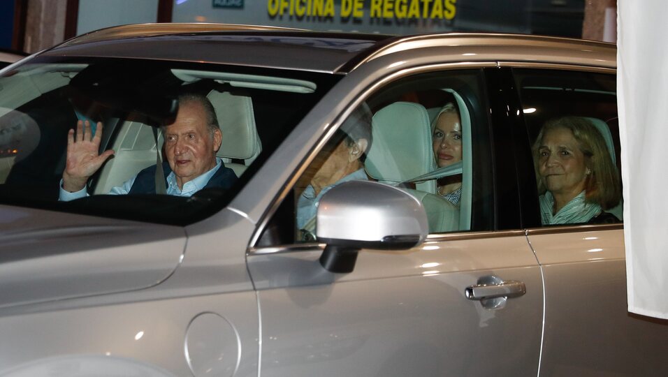 El Rey Juan Carlos, la Infanta Elena, Pedro Campos y su mujer en Sanxenxo
