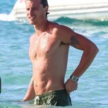 Shawn Mendes luce cuerpazo en bañador en Ibiza