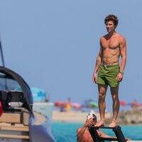 Shawn Mendes con el torso desnudo en Ibiza