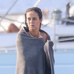 Victoria Federica, envuelta en una toalla tras darse un baño en Formentera