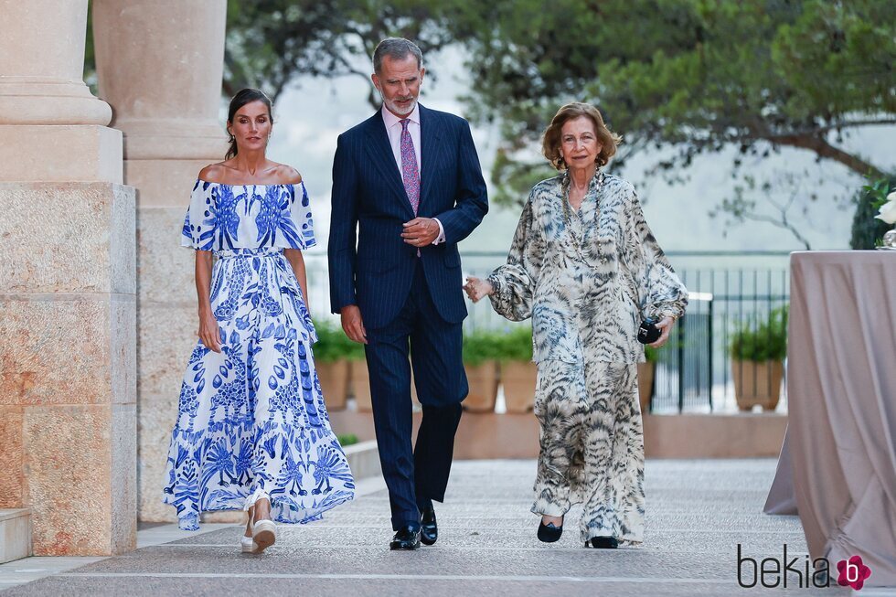 Los Reyes Felipe y Letizia y la Reina Sofía en la recepción a las autoridades y la sociedad balear en Marivent
