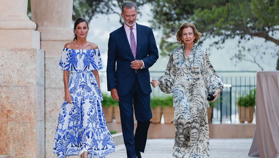 Los Reyes Felipe y Letizia y la Reina Sofía en la recepción a las autoridades y la sociedad balear en Marivent