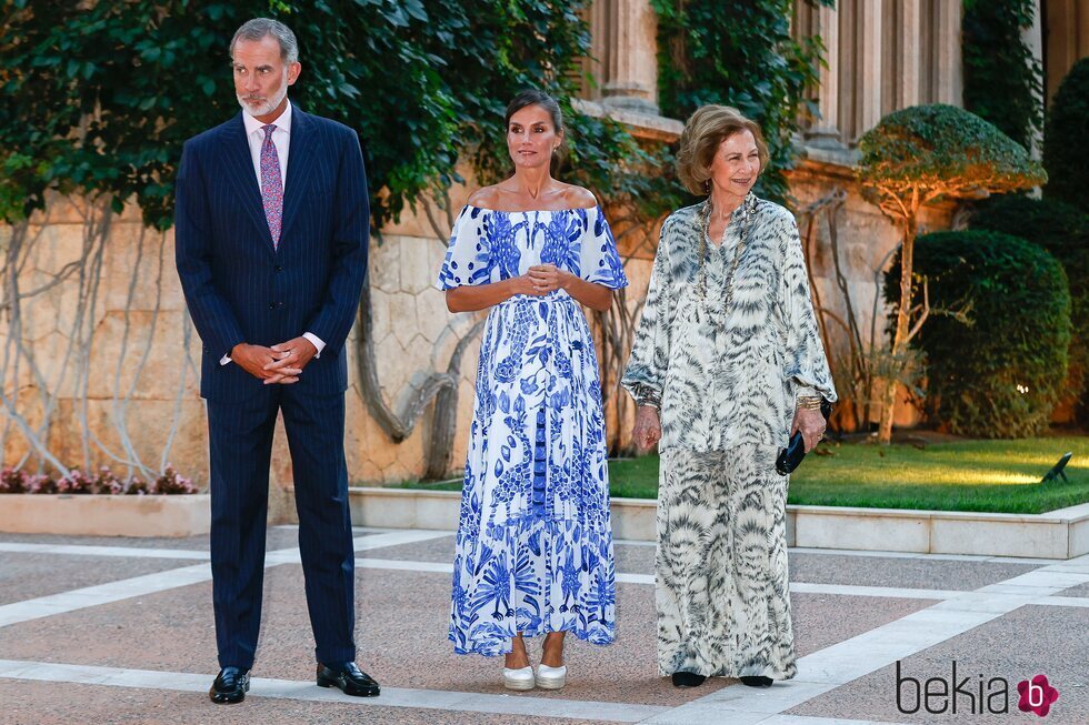 Los Reyes Felipe y Letizia y la Reina Sofía en Marivent para la recepción a la sociedad balear