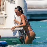 Aitana tras darse un baño en el mar en Ibiza