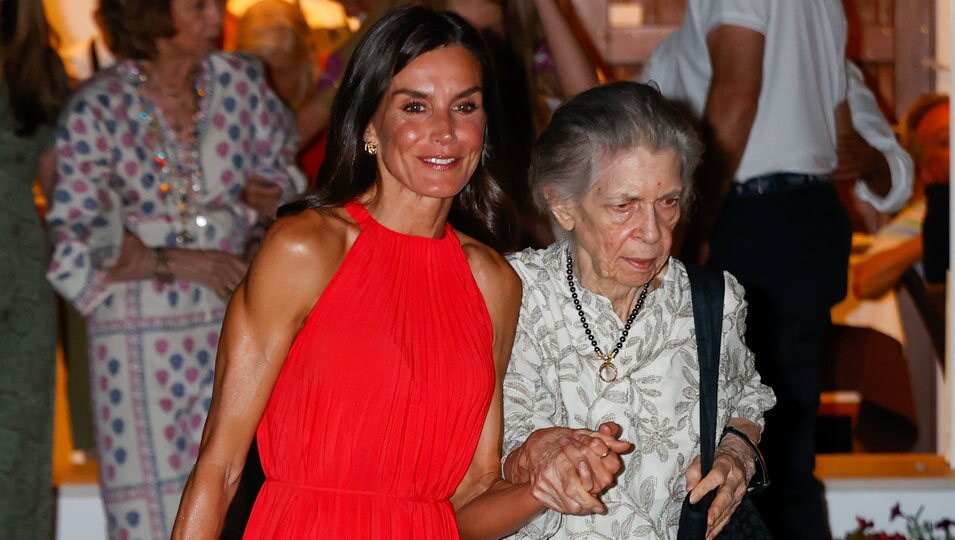 La Reina Letizia e Irene de Grecia cogidas de la mano tras una cena en Mallorca