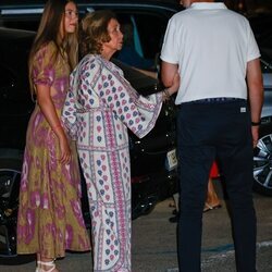 El Rey Felipe, la Reina Sofía y la Infanta Sofía tras una cena en Mallorca
