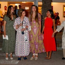 La Princesa Leonor, la Reina Sofía, la Infanta Sofía, la Reina Letizia e Irene de Grecia en una cena en Mallorca