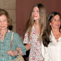 La Reina Sofía, la Infanta Sofía y la Reina Letizia tras ver 'Barbie' en un cine de Palma