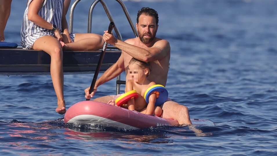 Javier Ungría de vacaciones en Ibiza con su hija Camila