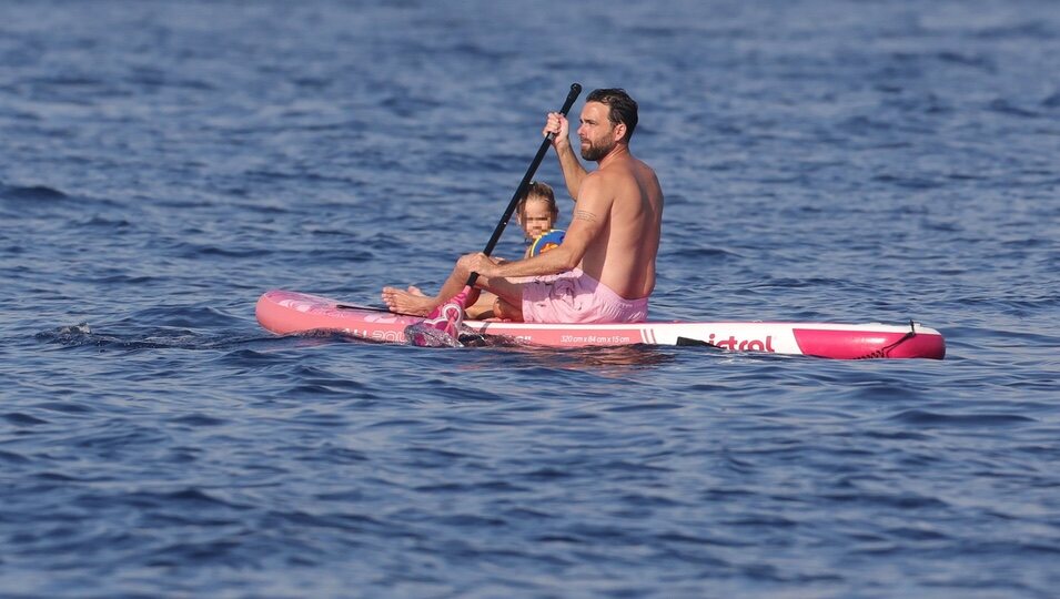 Javier Ungría disfrutando en Ibiza con su hija Camila
