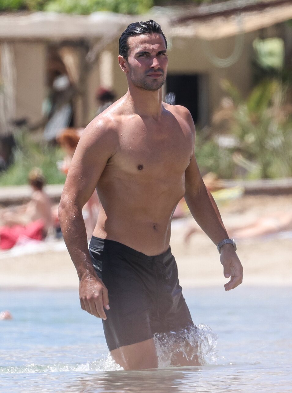 Jaime Astrain con el torso desnudo en Ibiza