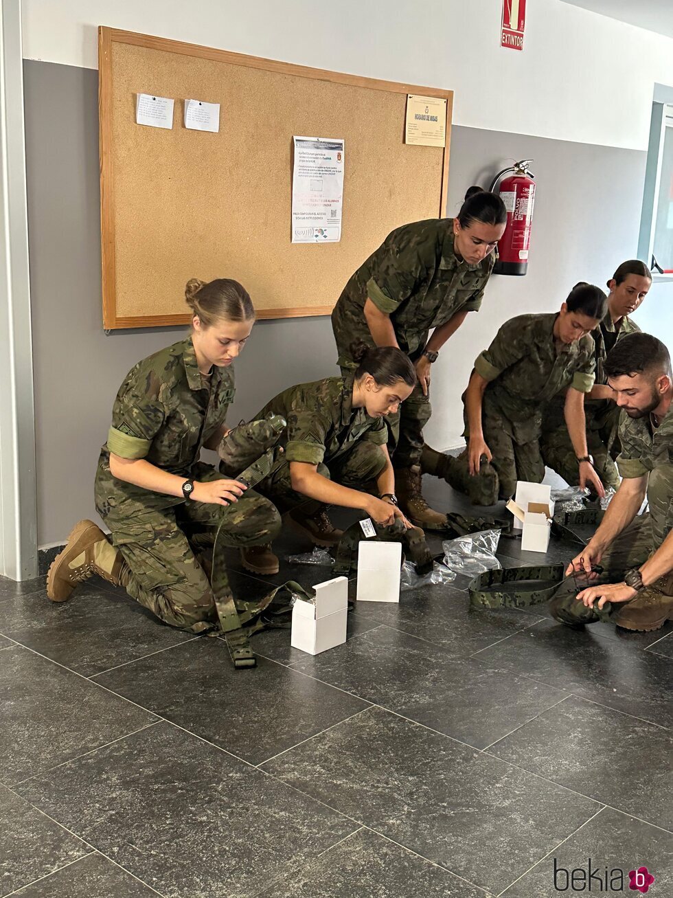 La Princesa Leonor junto a sus compañeros en su primer día en la Academia de Zaragoza