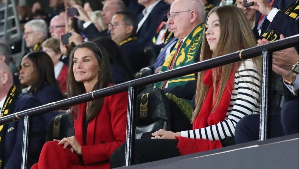 La Reina y la Infanta Sofía en el palco del Accor Stadium en la final del Mundial de Fútbol Femenino