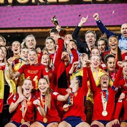 La Reina Letizia y la Infanta Sofía celebrando la victoria del Mundial de Fútbol Femenino