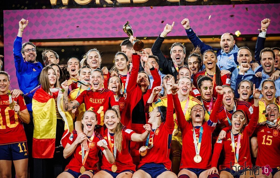 La Reina Letizia y la Infanta Sofía celebrando la victoria del Mundial de Fútbol Femenino