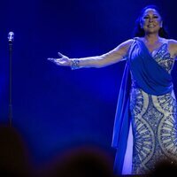 Isabel Pantoja, con los brazos extendidos en su concierto en Las Palmas de Gran Canaria