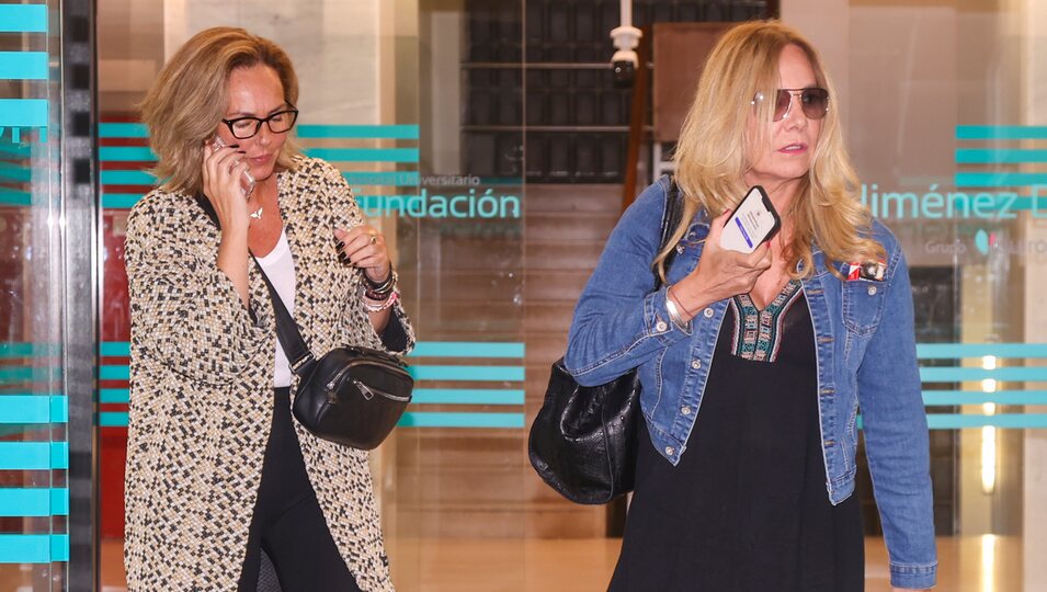 Rocío Carrasco y Belén Rodríguez saliendo de visitar a María Teresa Campos en el hospital