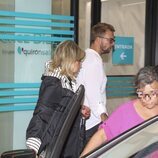 Terelu Campos y José María Almoguera tras su visita a María Teresa Campos en el hospital