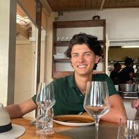 Nikolai de Dinamarca en un restaurante en Australia