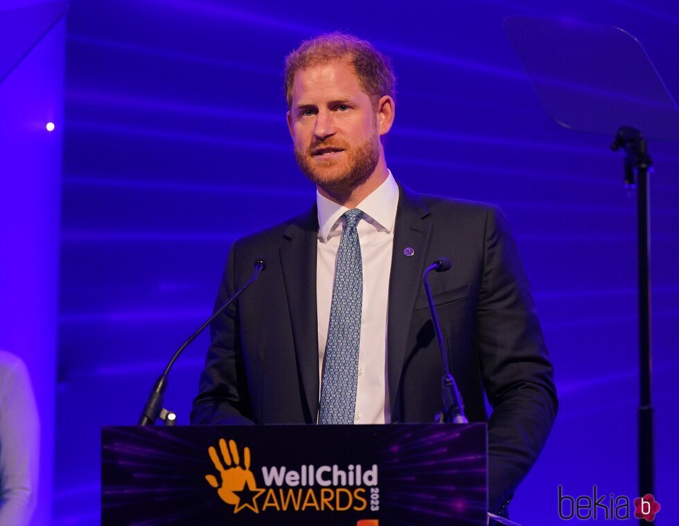El Príncipe Harry pronuncia unas palabras en los Premios WellChild 2023 en Londres