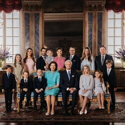 Foto oficial de la Familia Real Suecia por el 50 aniversario de reinado de Carlos Gustavo de Suecia