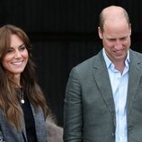 Kate Middleton y el Príncipe Guillermo visitan una escuela forestal