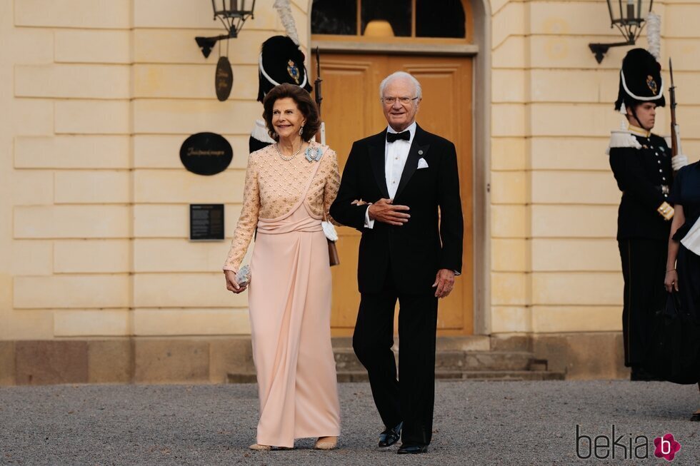 Carlos Gustavo y Silvia de Suecia en la ópera por el Jubileo de Carlos Gustavo de Suecia