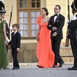 Victoria y Daniel de Suecia y sus hijos Estelle y Oscar de Suecia en la ópera por el Jubileo de Carlos Gustavo de Suecia