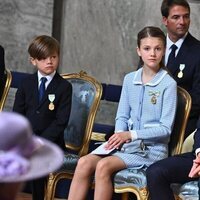Victoria y Daniel de Suecia y sus hijos Estelle y Oscar de Suecia en el Te Deum por el Jubileo de Carlos Gustavo de Suecia