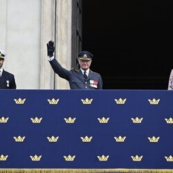 Carlos Gustavo de Suecia y sus hijos Victoria de Suecia y Carlos Felipe de Suecia en el Jubileo de Carlos Gustavo de Suecia