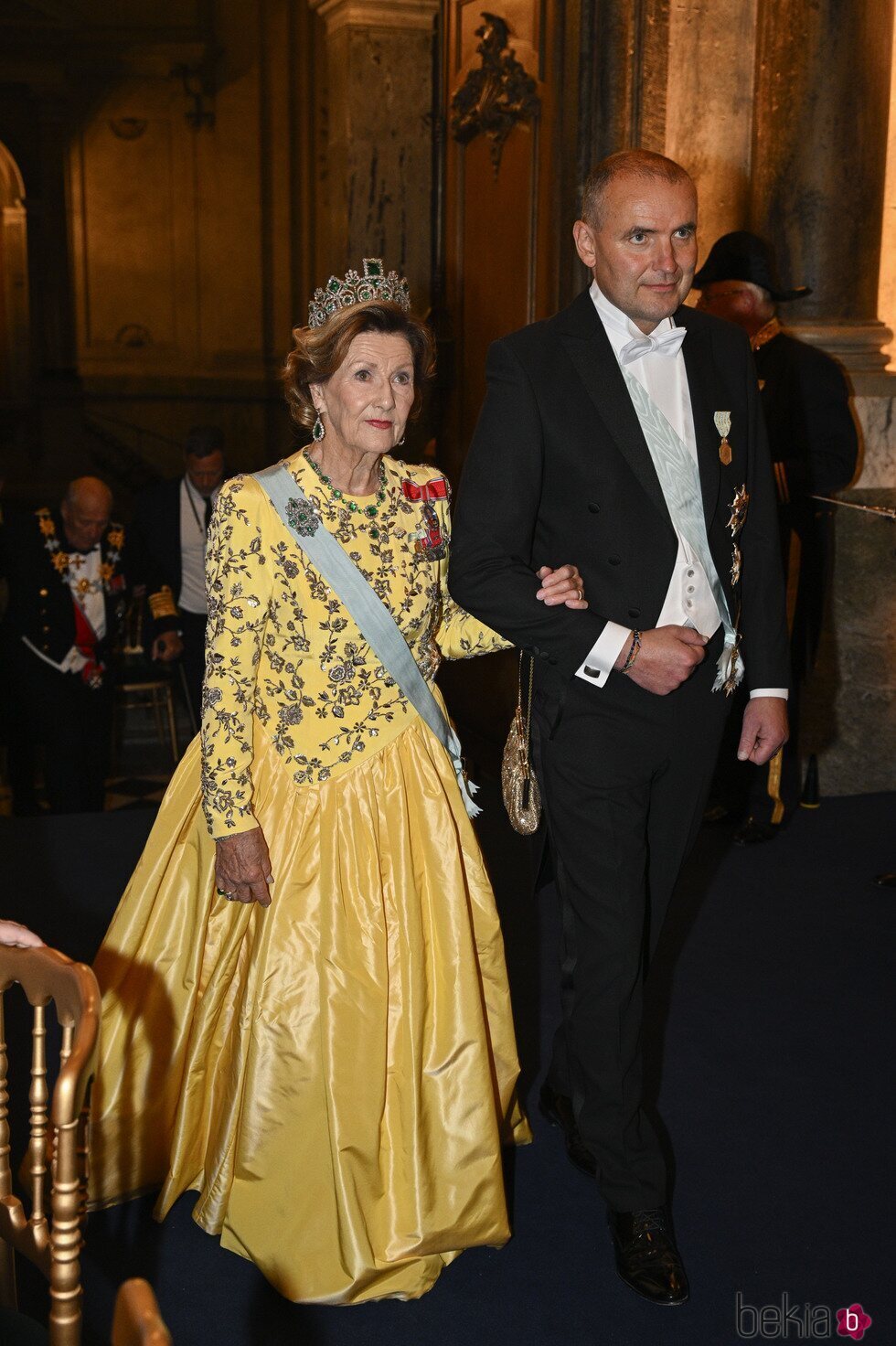 Sonia de Noruega con la Tiara de Esmeraldas en la cena por el Jubileo de Carlos Gustavo de Suecia