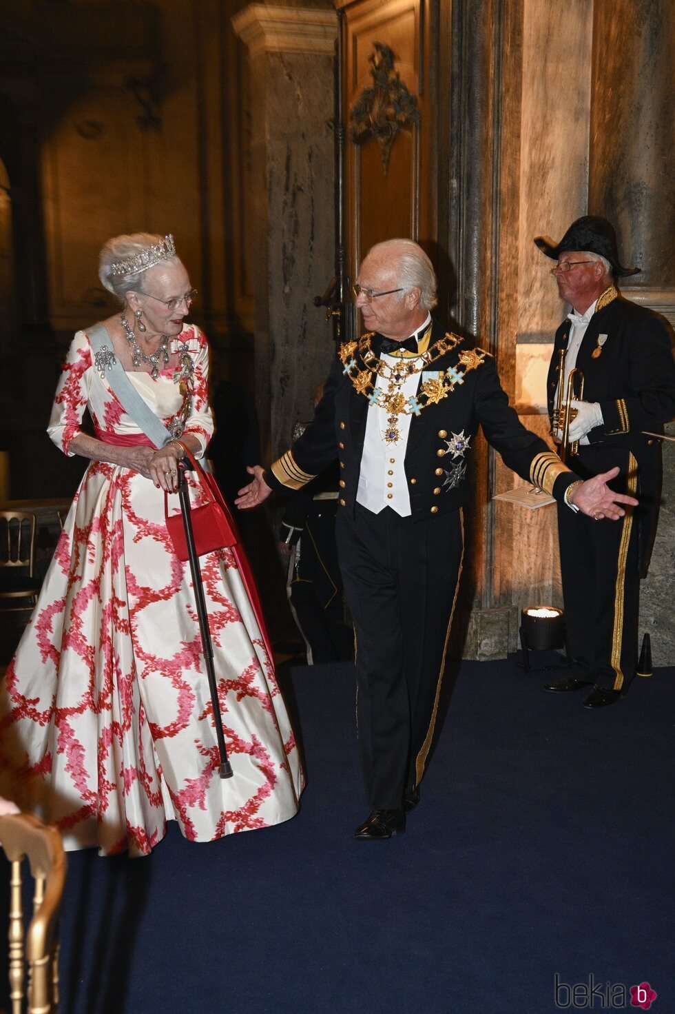 Carlos Gustavo de Suecia, muy cortés con Margarita de Dinamarca en la cena por el Jubileo de Carlos Gustavo de Suecia